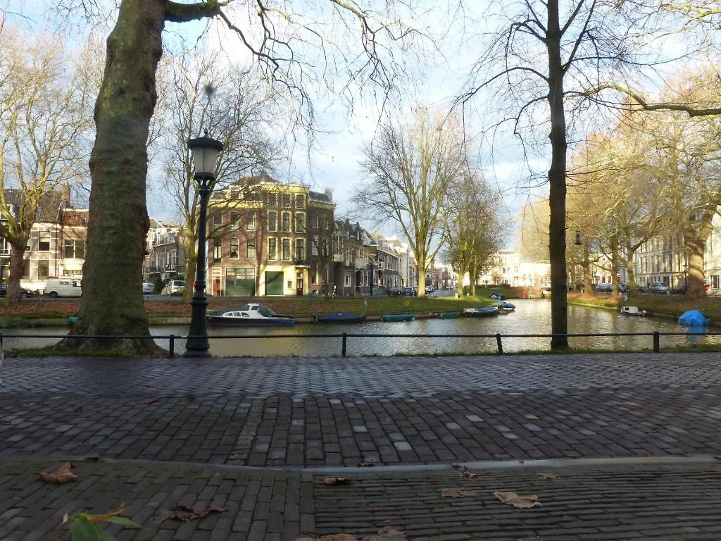 Bed & Breakfast Aan De Singel Van Utrecht